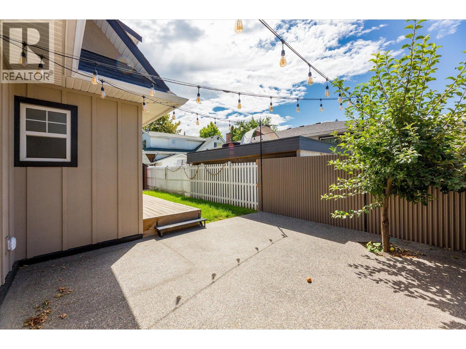 Picture for 530 Rowcliffe  Avenue https://www.cirrealty.ca/reb/bc/9/10366279_32.jpg