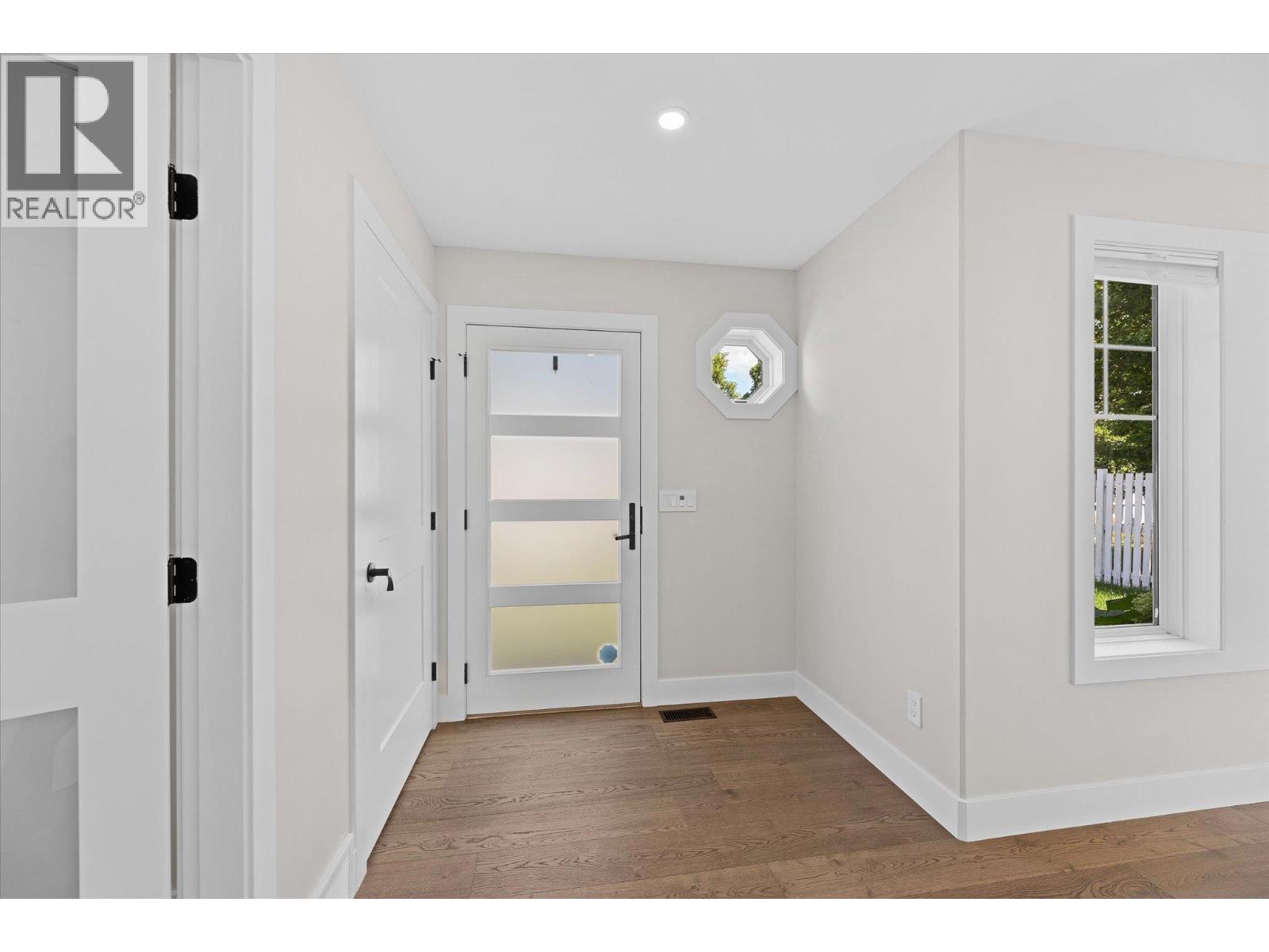 Picture for 530 Rowcliffe  Avenue