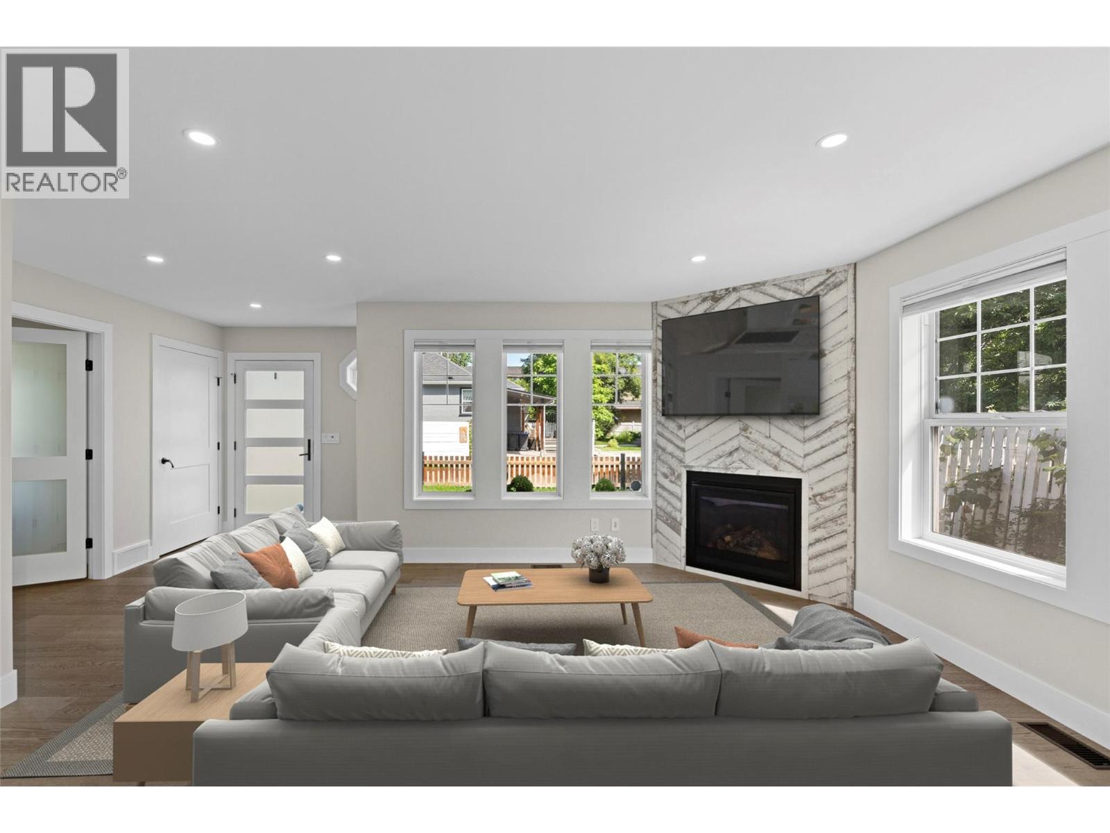 Picture for 530 Rowcliffe  Avenue https://www.cirrealty.ca/reb/bc/9/10366279_41.jpg