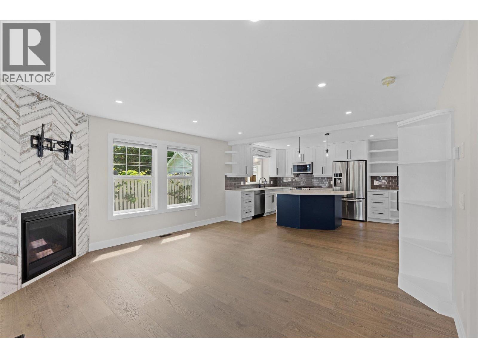 Picture for 530 Rowcliffe  Avenue