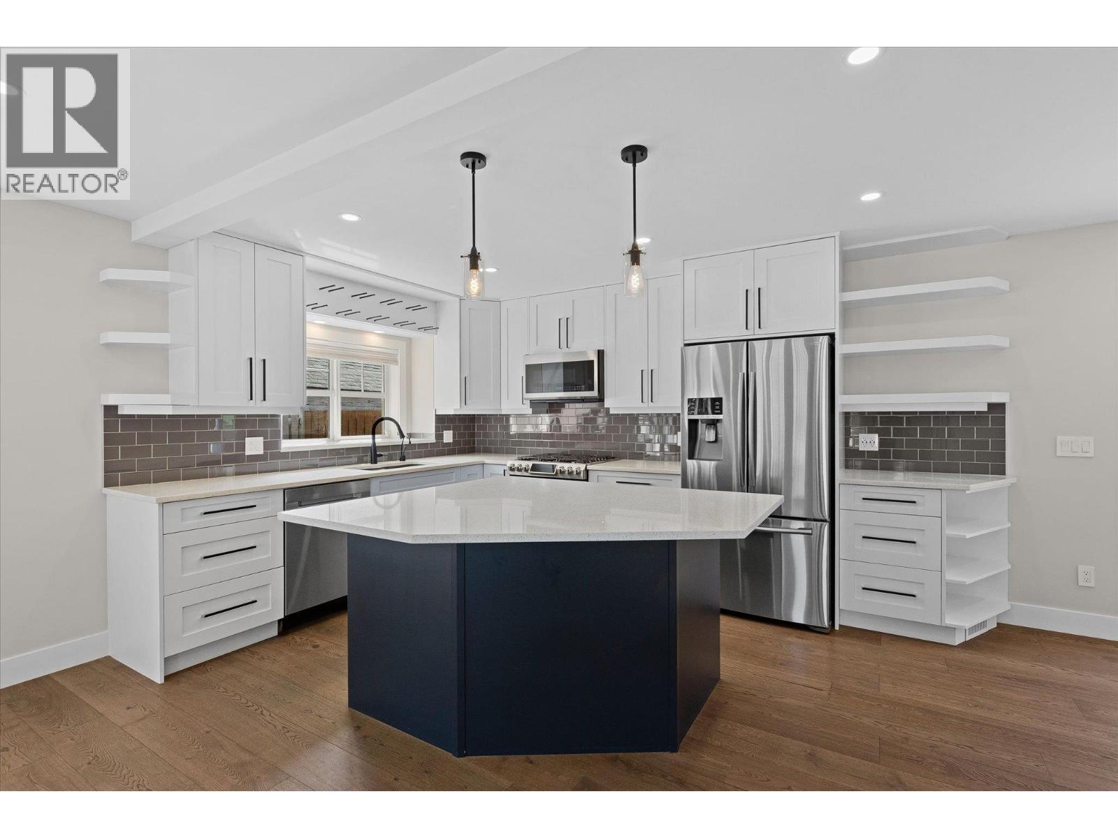 Picture for 530 Rowcliffe  Avenue https://www.cirrealty.ca/reb/bc/9/10366279_9.jpg