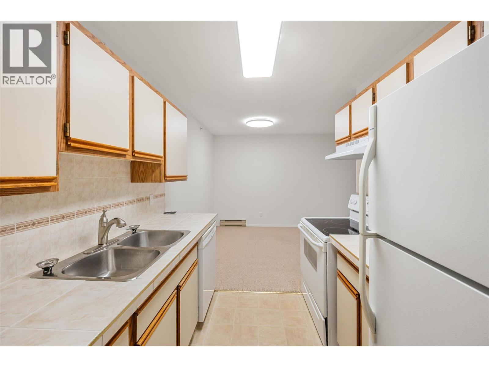 Picture for Unit #404, 284 YORKTON  Avenue https://www.cirrealty.ca/reb/bc/9/10366359_13.jpg