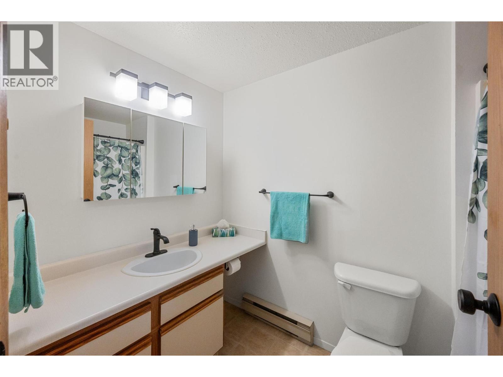 Picture for Unit #404, 284 YORKTON  Avenue https://www.cirrealty.ca/reb/bc/9/10366359_17.jpg