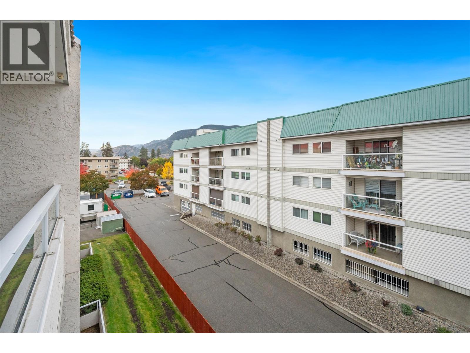 Picture for Unit #404, 284 YORKTON  Avenue https://www.cirrealty.ca/reb/bc/9/10366359_24.jpg