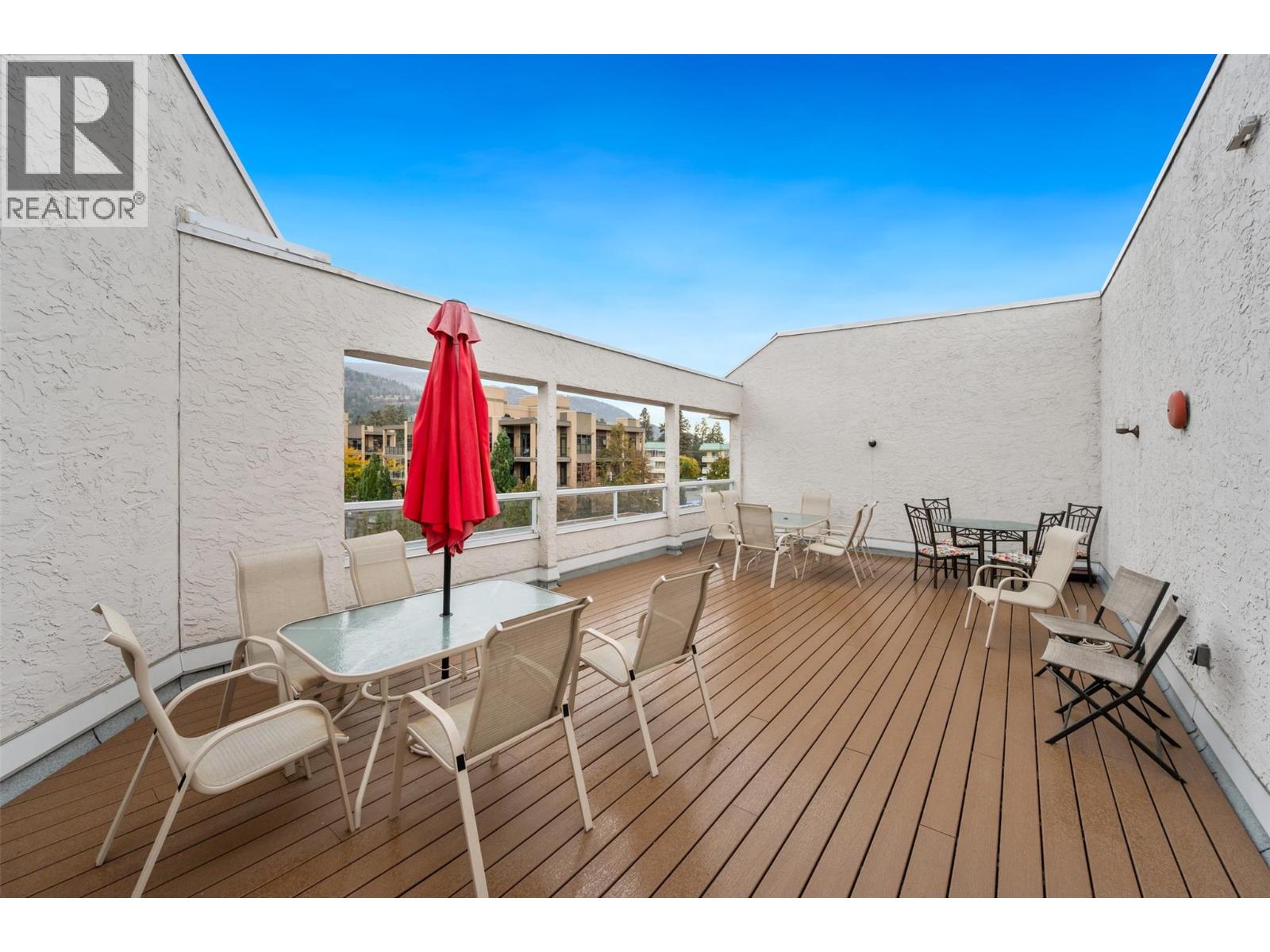 Picture for Unit #404, 284 YORKTON  Avenue https://www.cirrealty.ca/reb/bc/9/10366359_27.jpg