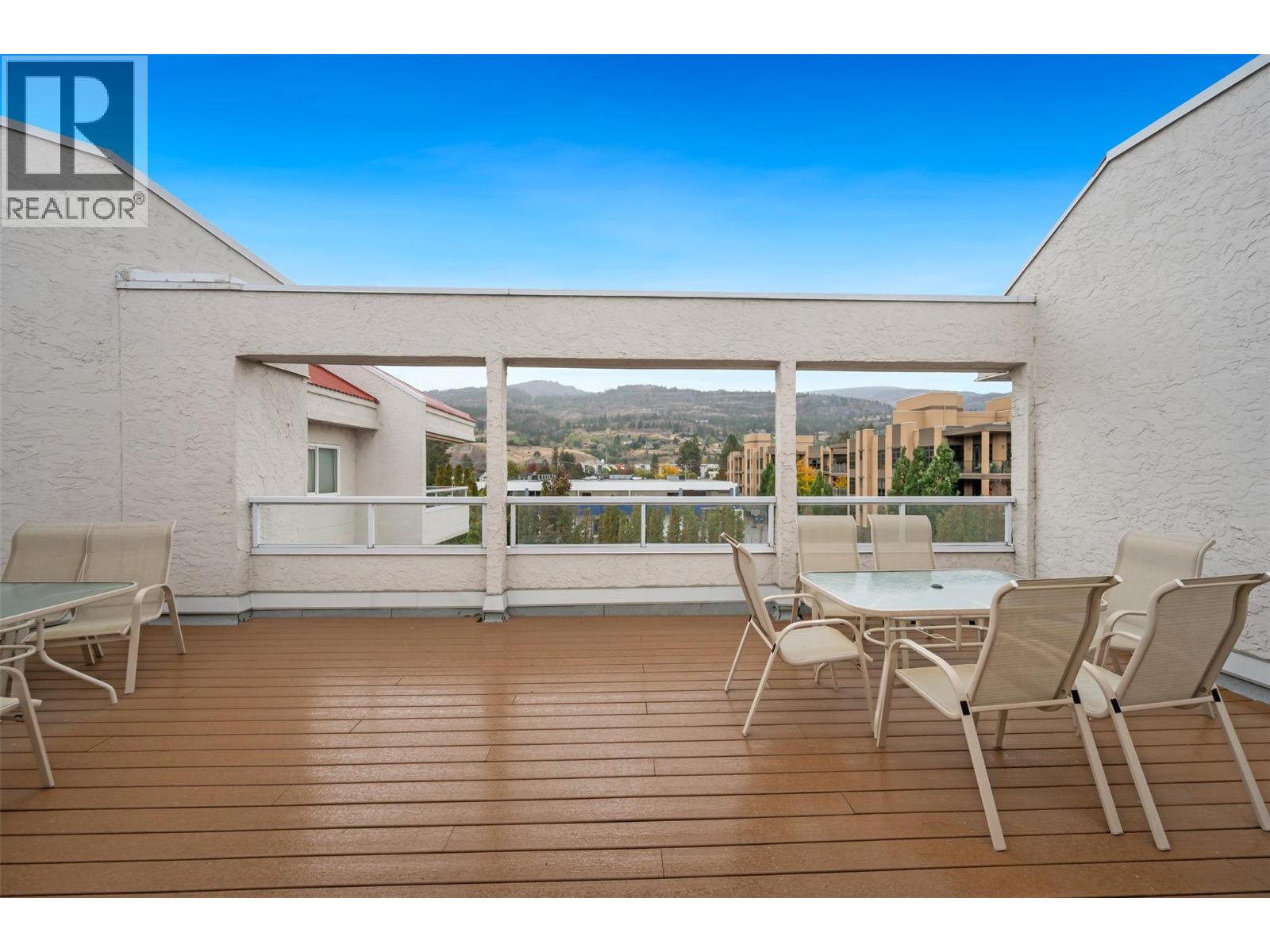 Picture for Unit #404, 284 YORKTON  Avenue https://www.cirrealty.ca/reb/bc/9/10366359_28.jpg