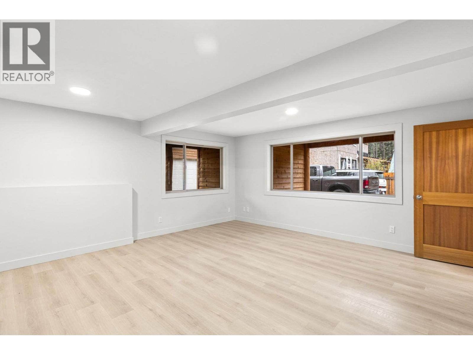 Picture for 849 Balsam  Road https://www.cirrealty.ca/reb/bc/9/10366529_33.jpg