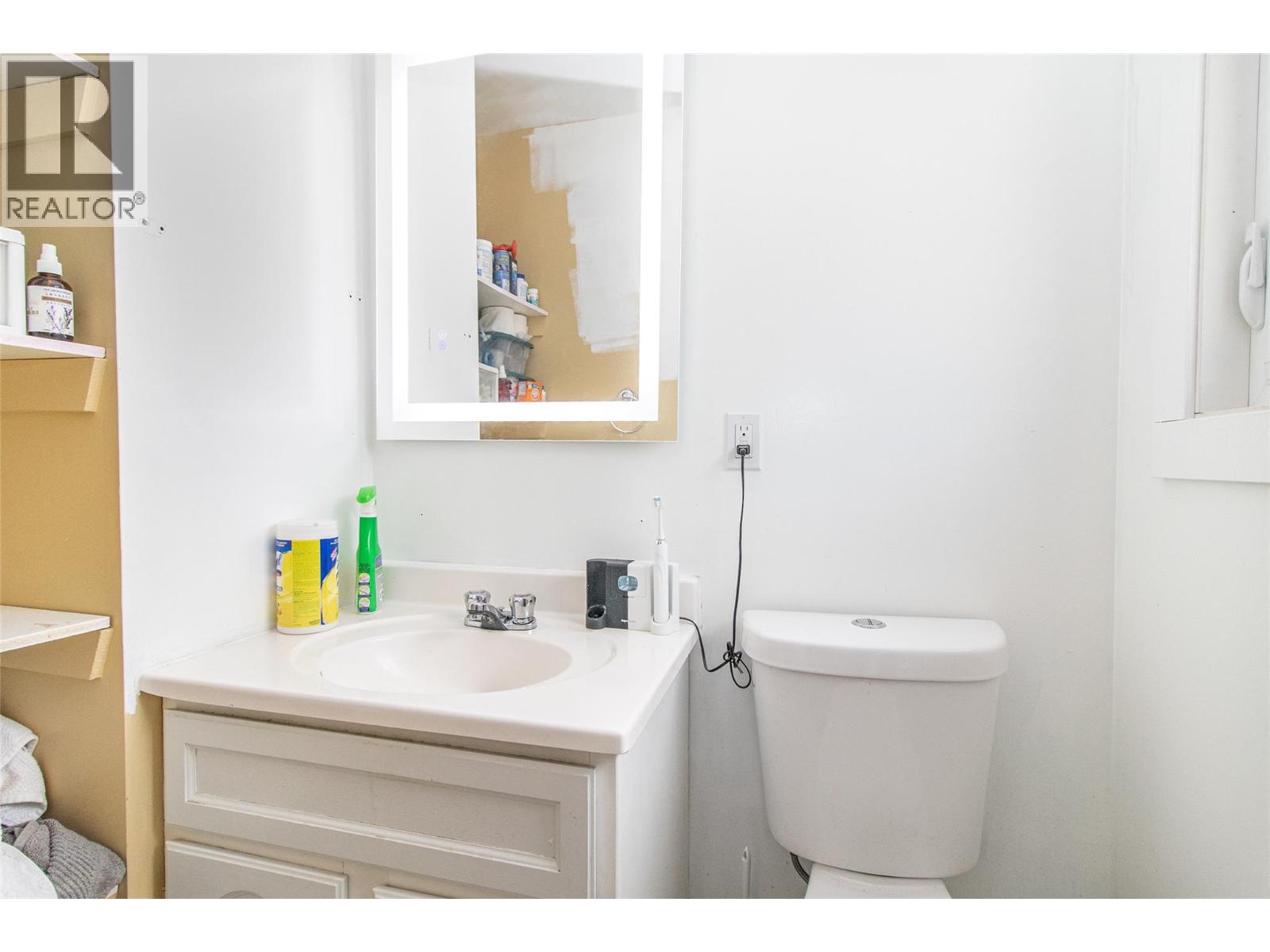 Picture for 2160 Lynrick  Road https://www.cirrealty.ca/reb/bc/9/10366549_11.jpg