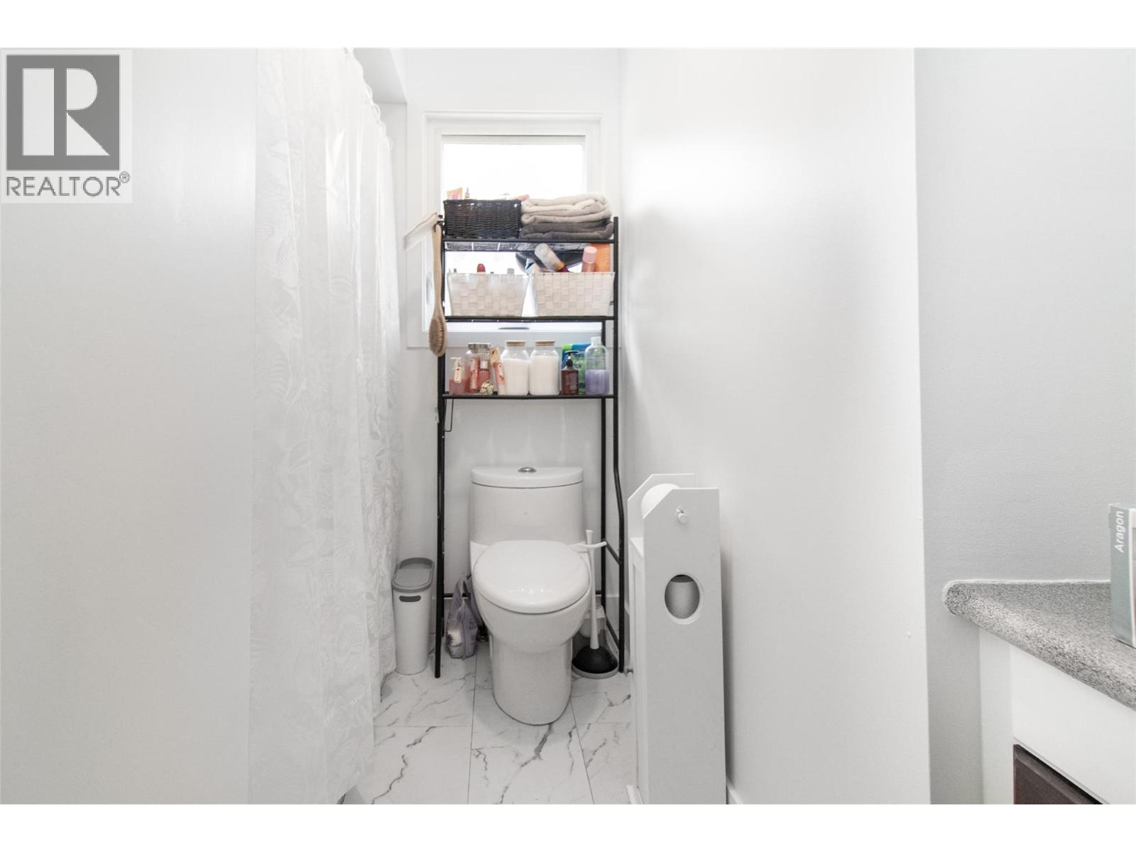 Picture for 2160 Lynrick  Road https://www.cirrealty.ca/reb/bc/9/10366549_12.jpg