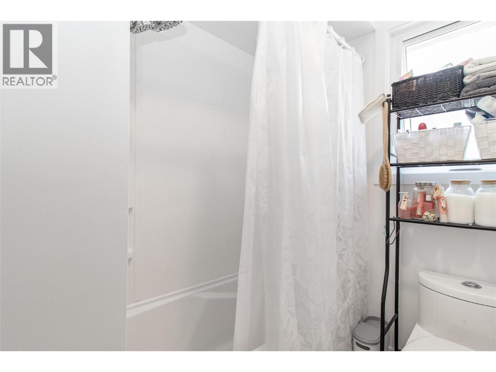 Picture for 2160 Lynrick  Road https://www.cirrealty.ca/reb/bc/9/10366549_13.jpg