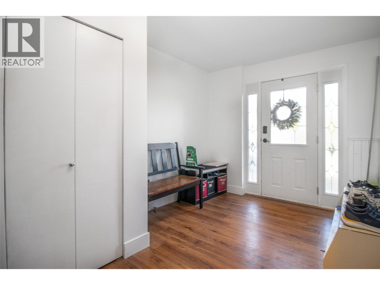 Picture for 2160 Lynrick  Road https://www.cirrealty.ca/reb/bc/9/10366549_2.jpg