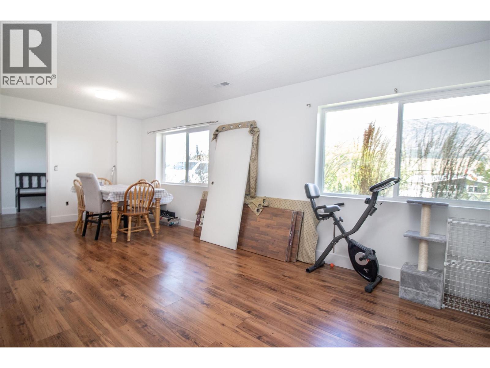 Picture for 2160 Lynrick  Road https://www.cirrealty.ca/reb/bc/9/10366549_5.jpg
