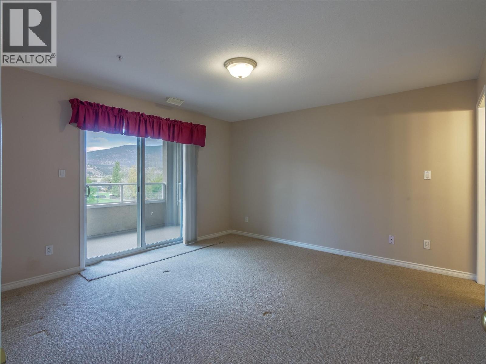 Picture for Unit #301, 2255 Atkinson  Street https://www.cirrealty.ca/reb/bc/9/10366619_8.jpg