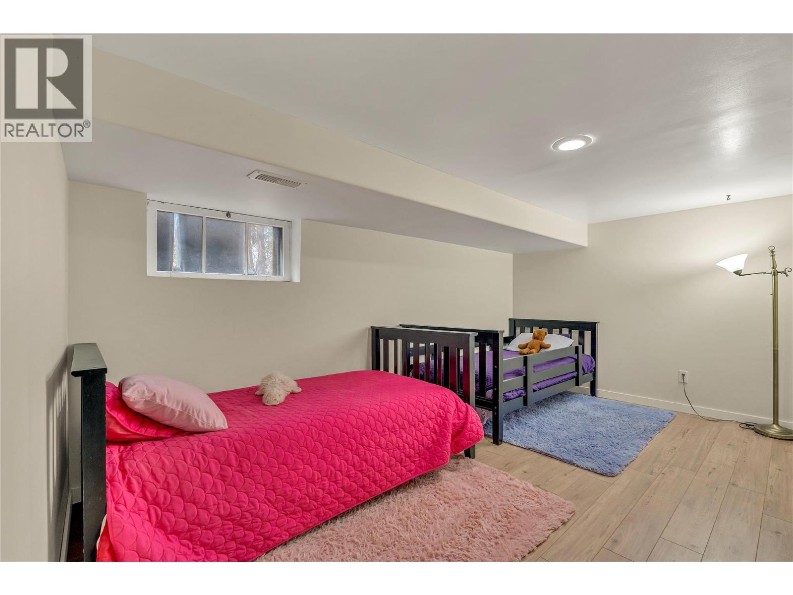 Picture for 796 Chase  Avenue https://www.cirrealty.ca/reb/bc/9/10366929_11.jpg