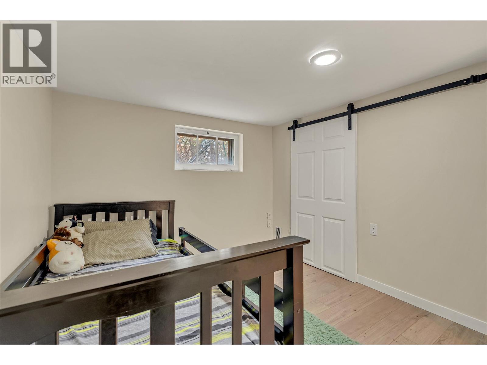 Picture for 796 Chase  Avenue https://www.cirrealty.ca/reb/bc/9/10366929_13.jpg