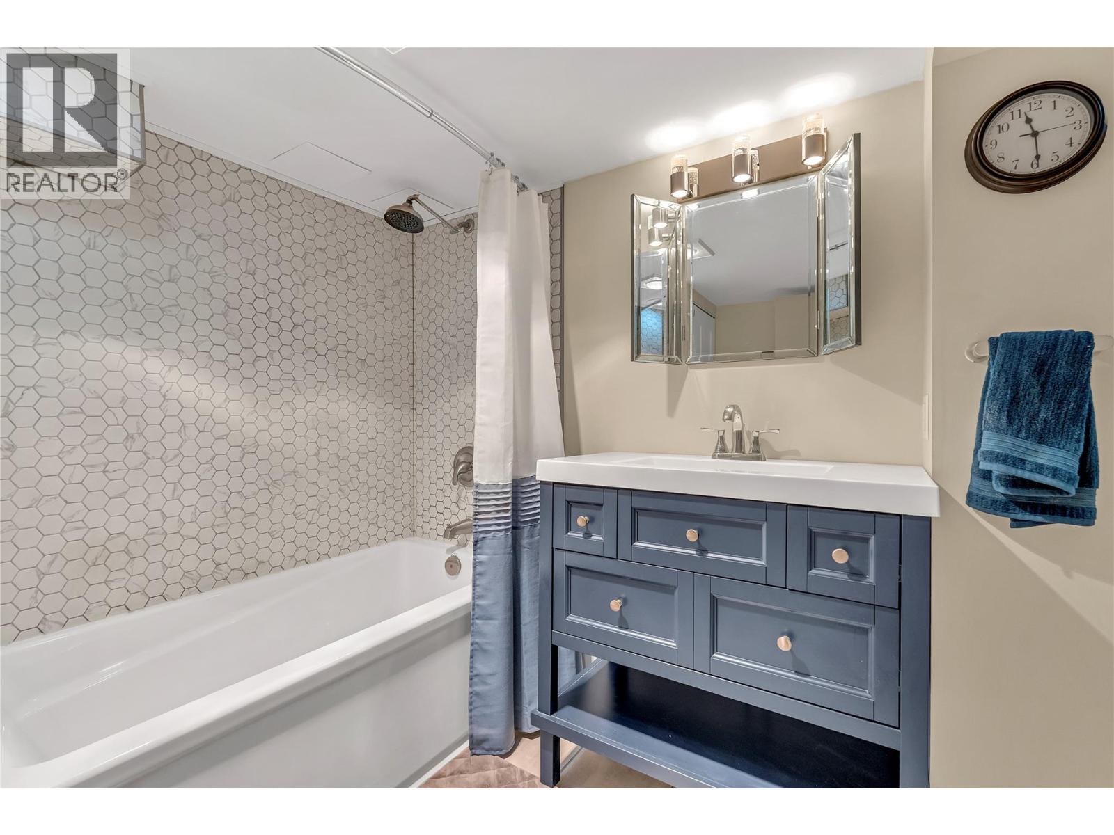 Picture for 796 Chase  Avenue https://www.cirrealty.ca/reb/bc/9/10366929_14.jpg