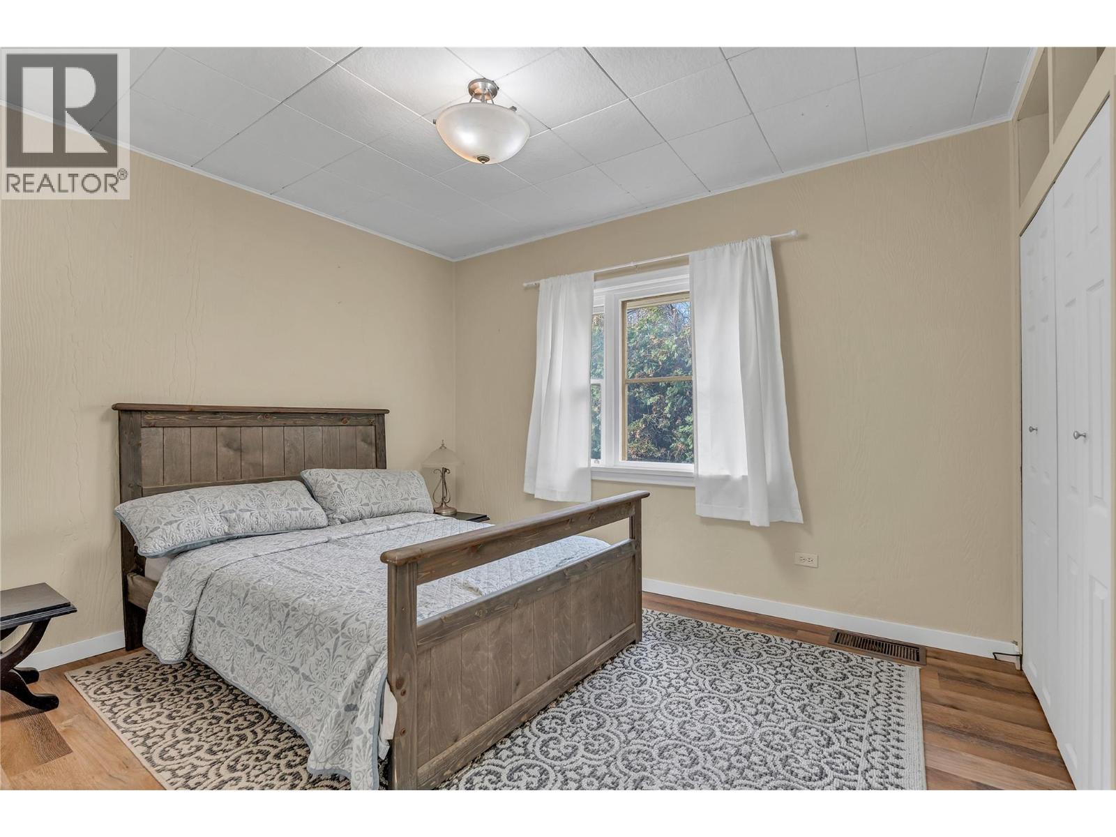 Picture for 796 Chase  Avenue https://www.cirrealty.ca/reb/bc/9/10366929_8.jpg