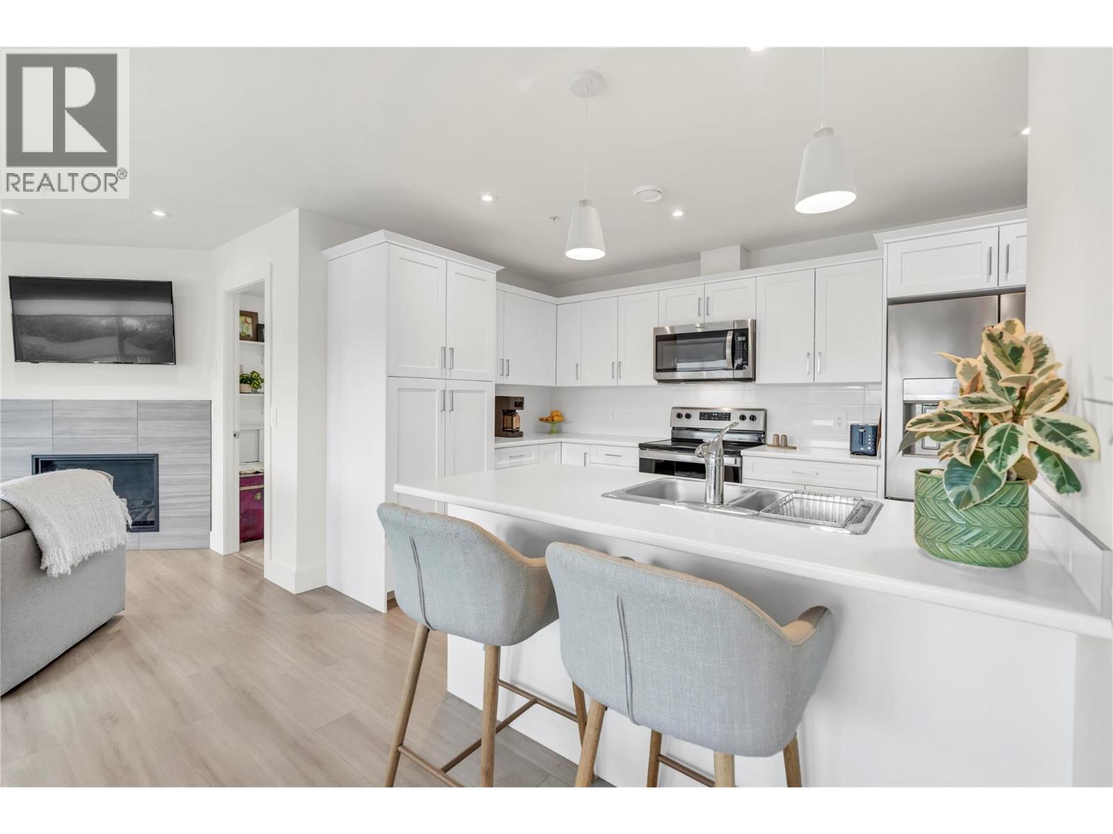 Picture for Unit #401, 3362 SKAHA LAKE  Road