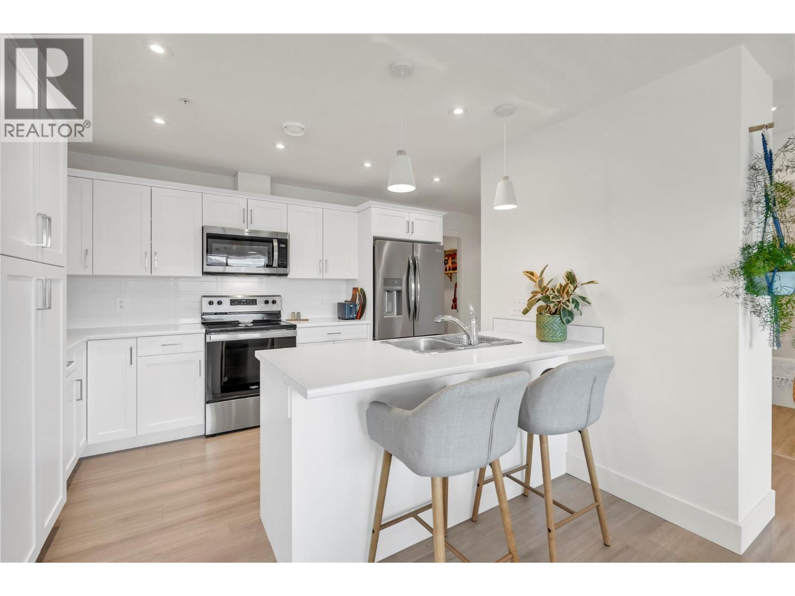 Picture for Unit #401, 3362 SKAHA LAKE  Road