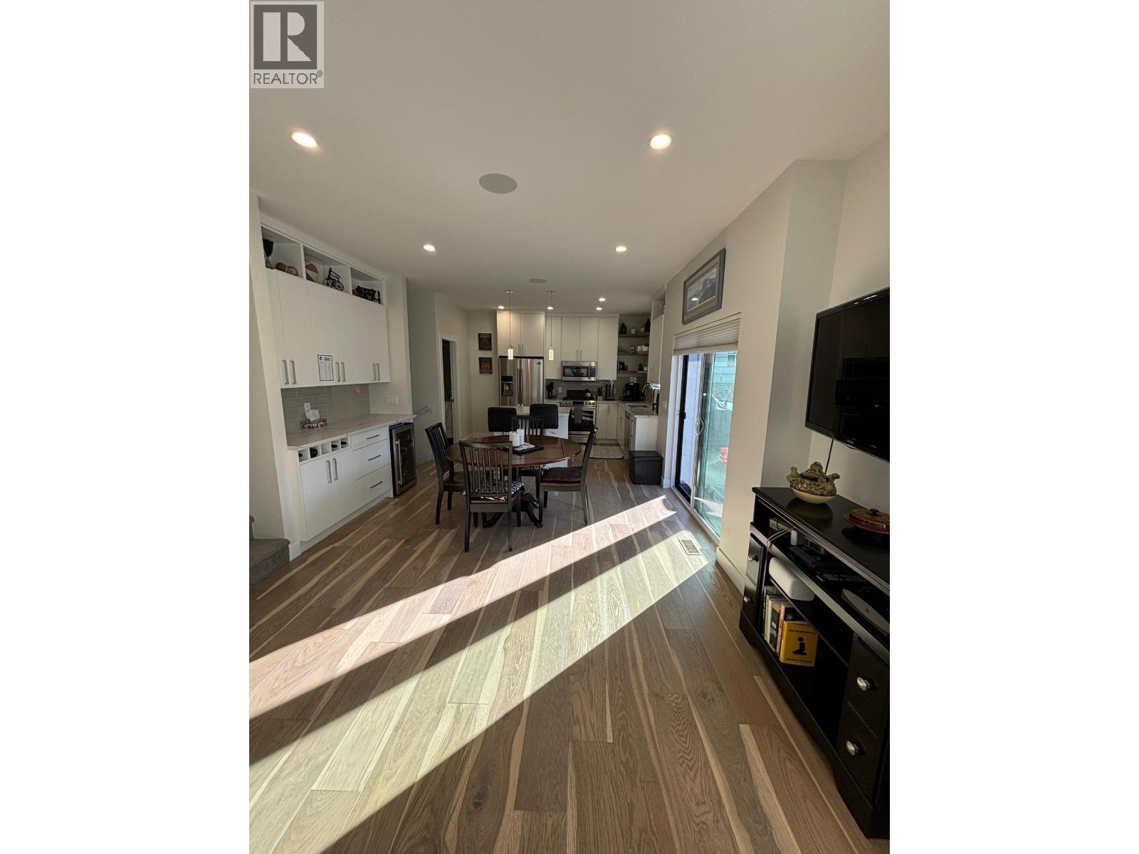 Picture for 813 Rose  Avenue