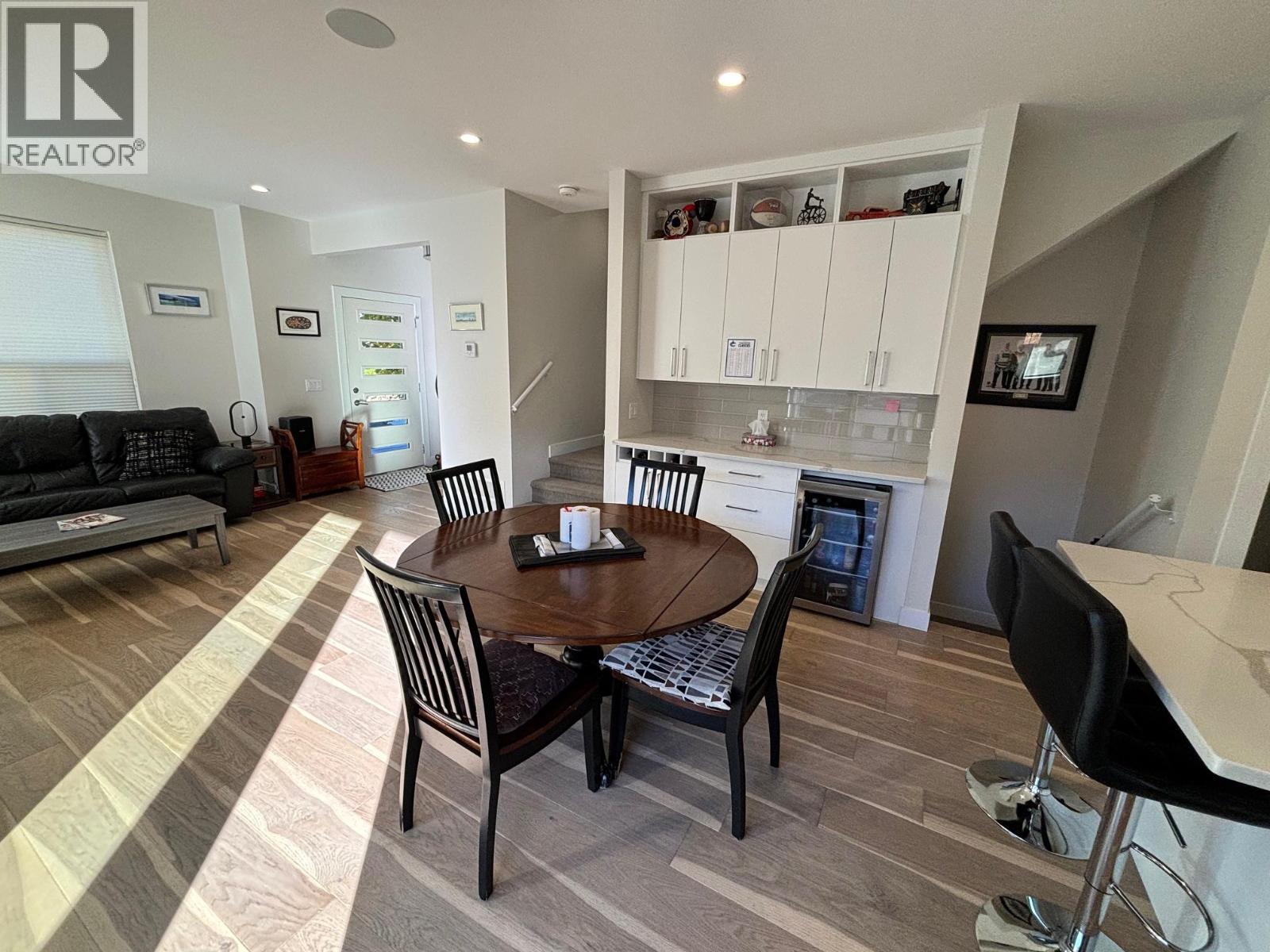 Picture for 813 Rose  Avenue