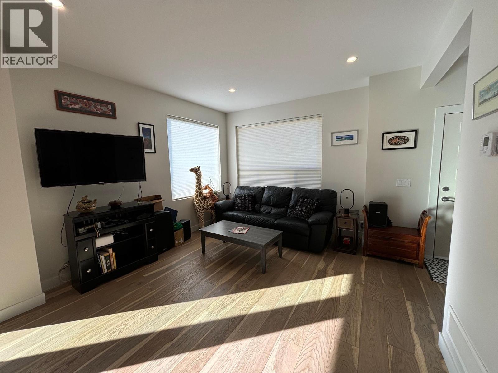 Picture for 813 Rose  Avenue