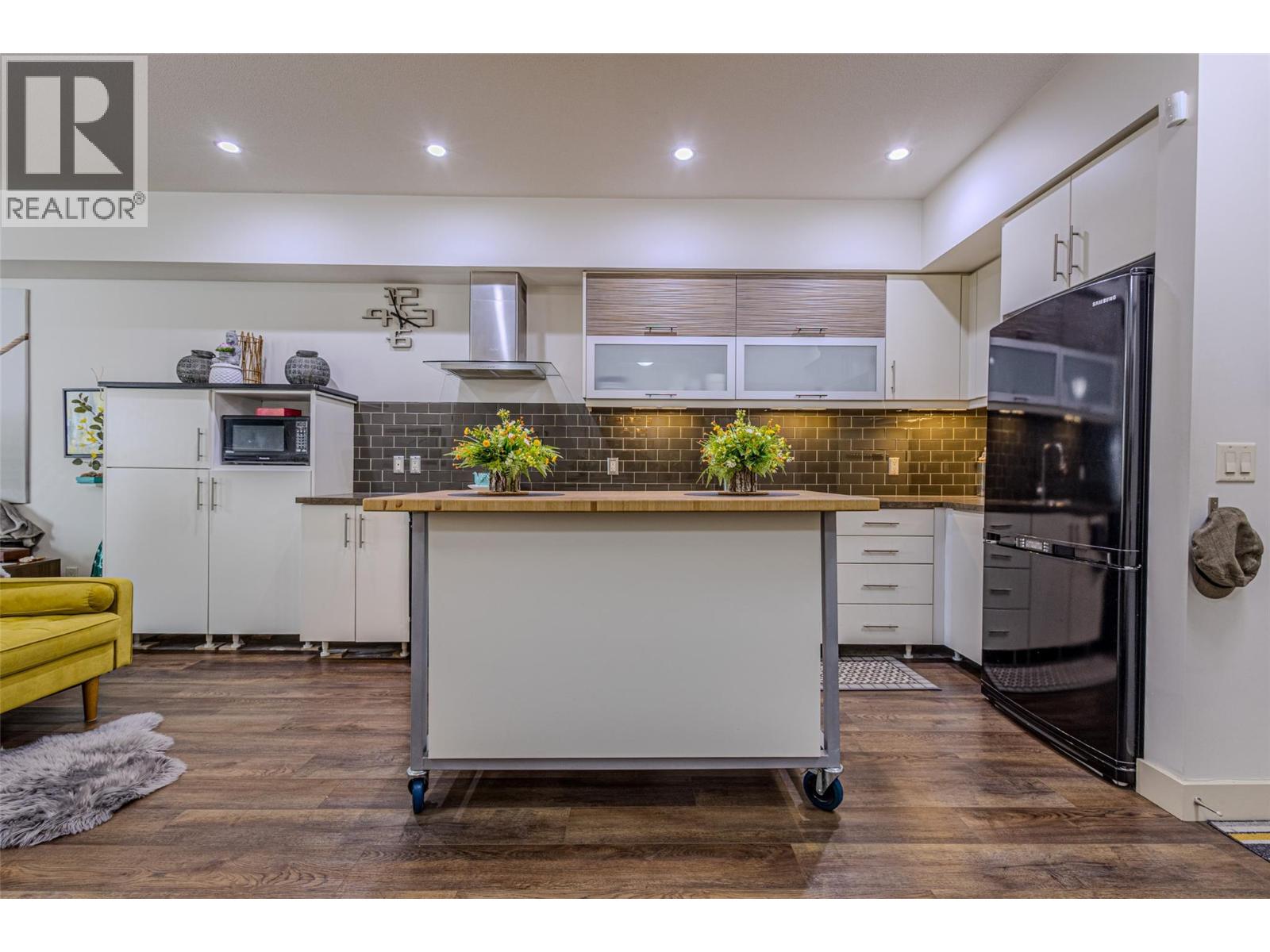 Picture for Unit #106, 700 Martin  Avenue