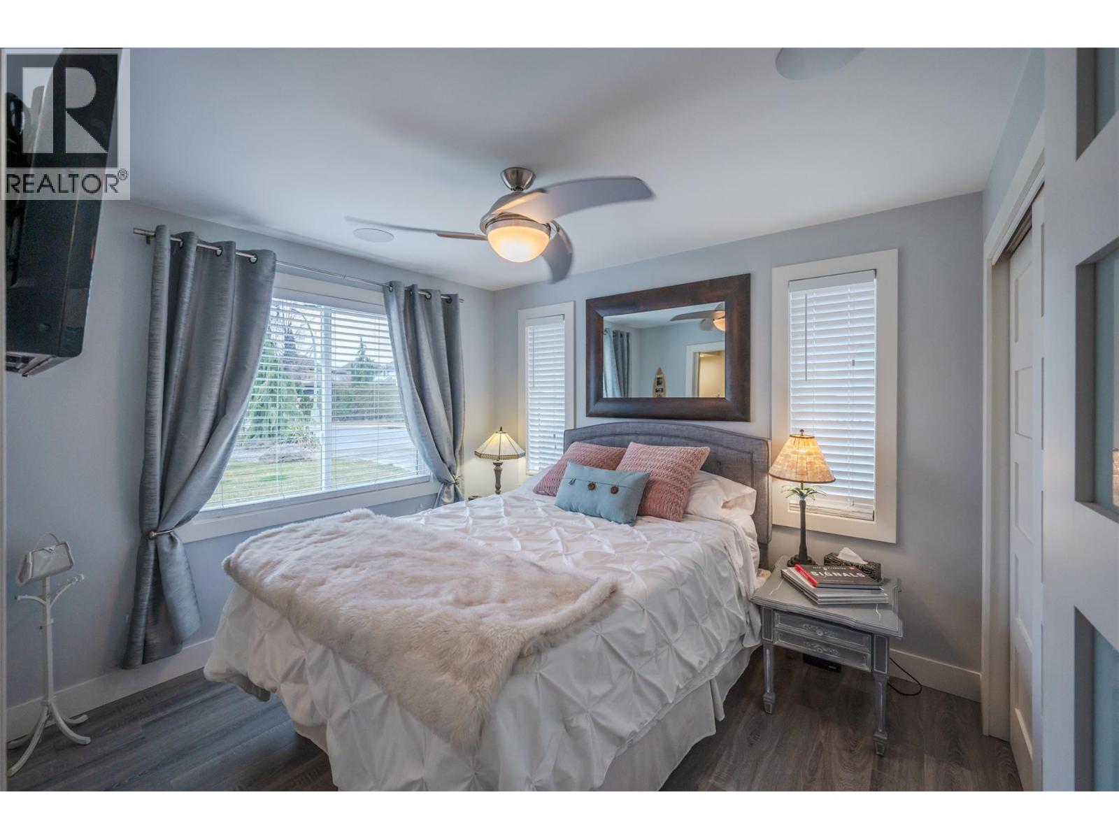 Picture for 1362 Green Bay  Road