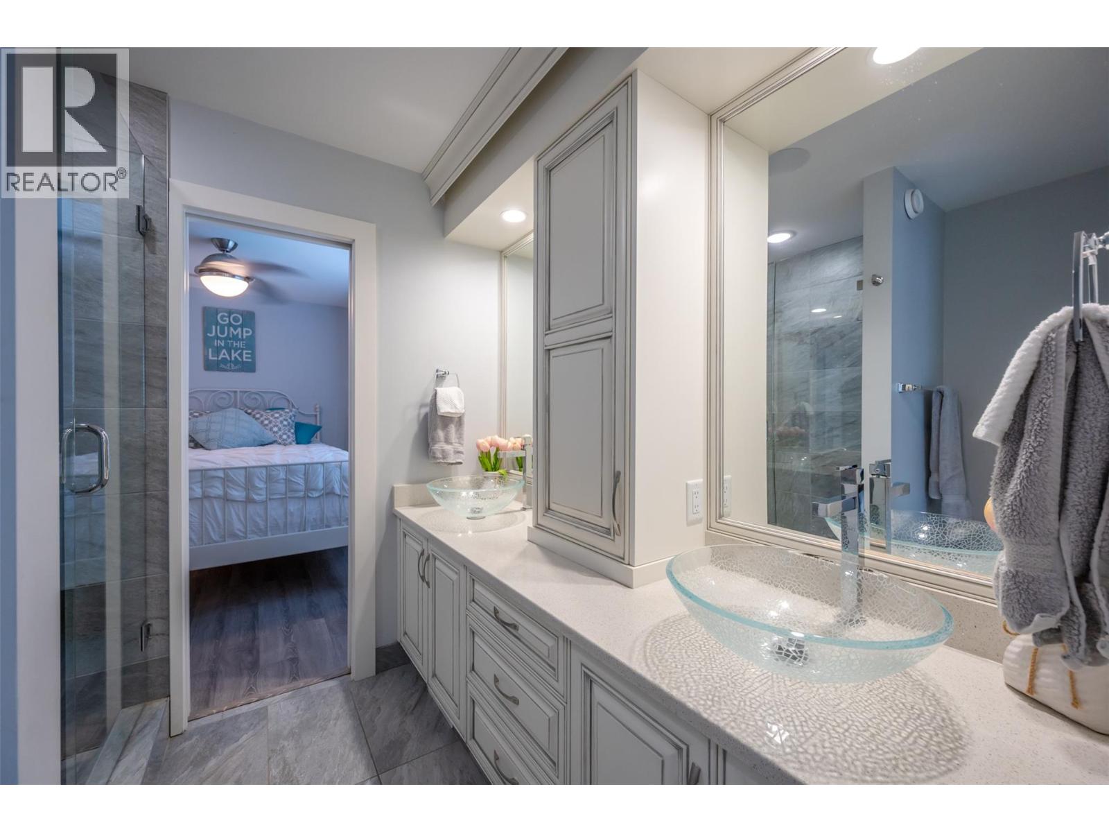 Picture for 1362 Green Bay  Road