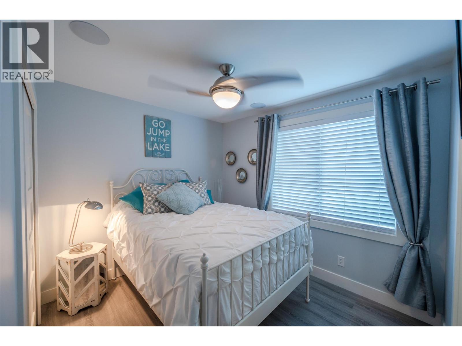 Picture for 1362 Green Bay  Road