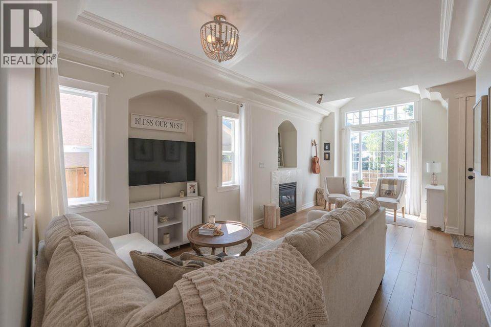 Picture for Unit #102, 642 VAN HORNE  Street