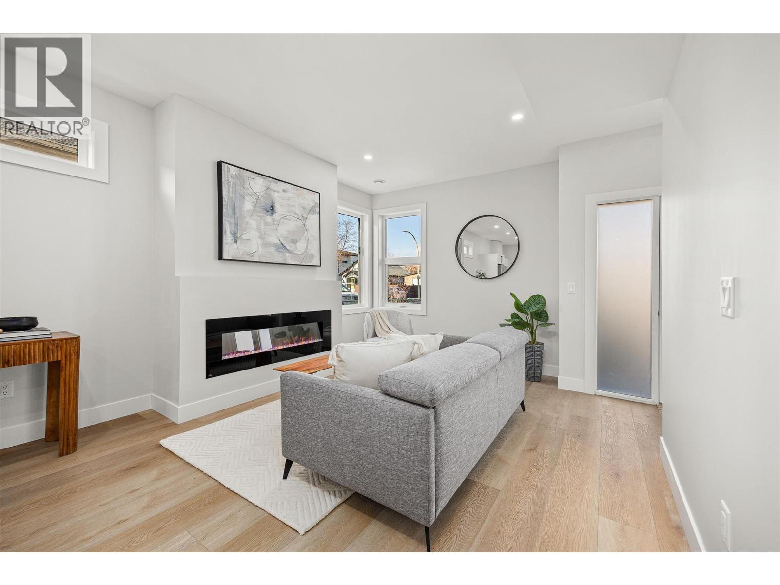 Picture for Unit #2, 943 Fuller  Avenue