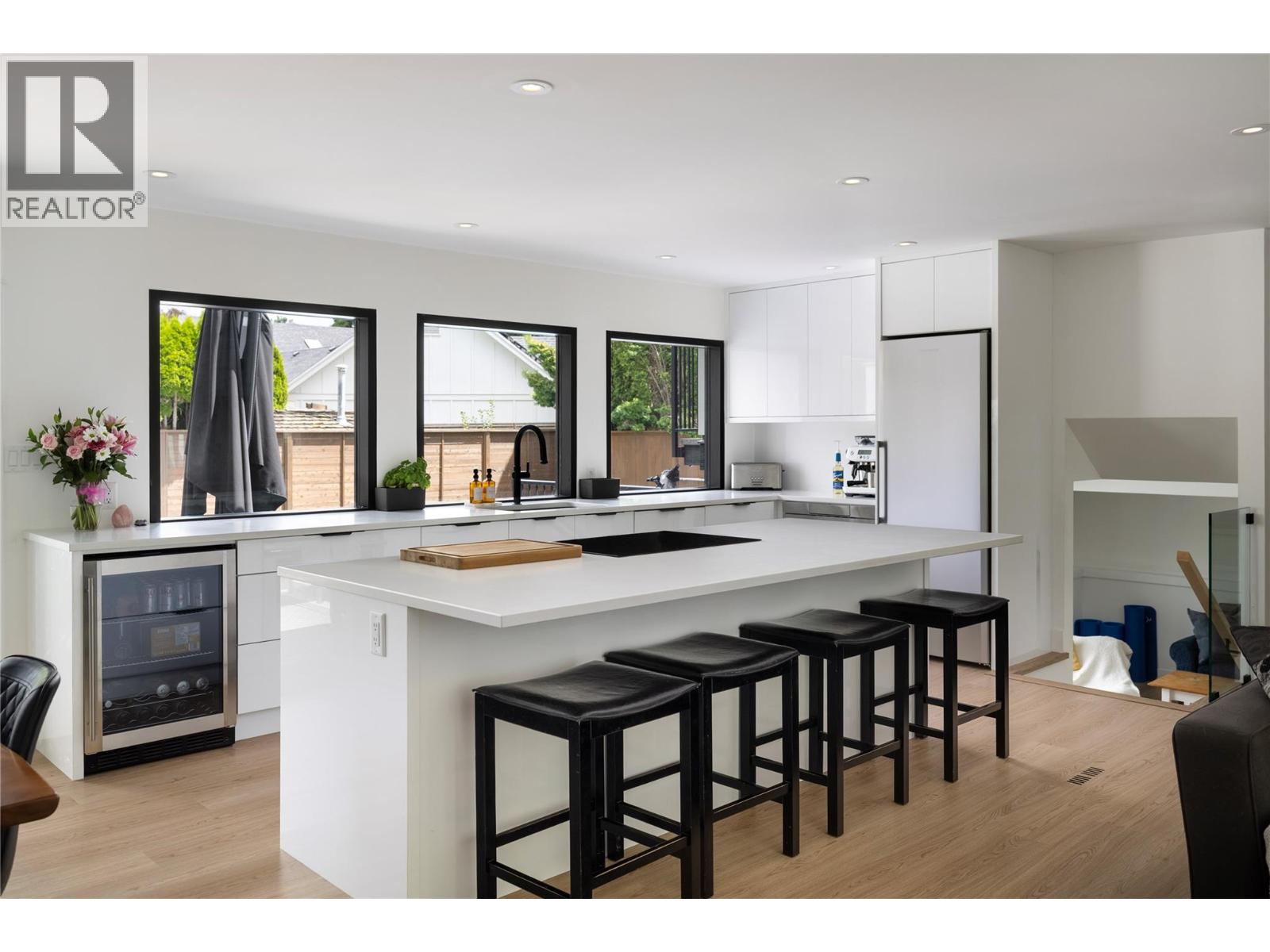 Picture for 4265 Lakeshore  Road