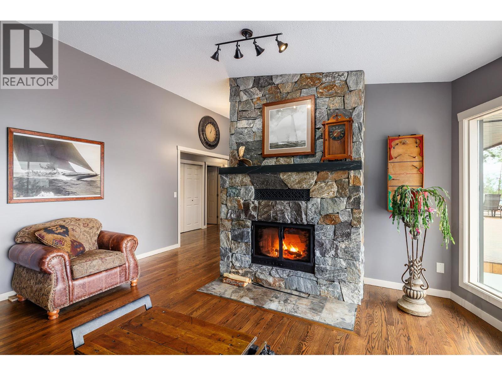 Picture for 5715 Lakeshore  Road