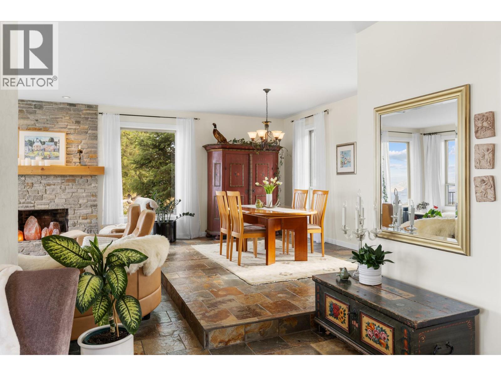 Picture for 2286 CARMI  Road