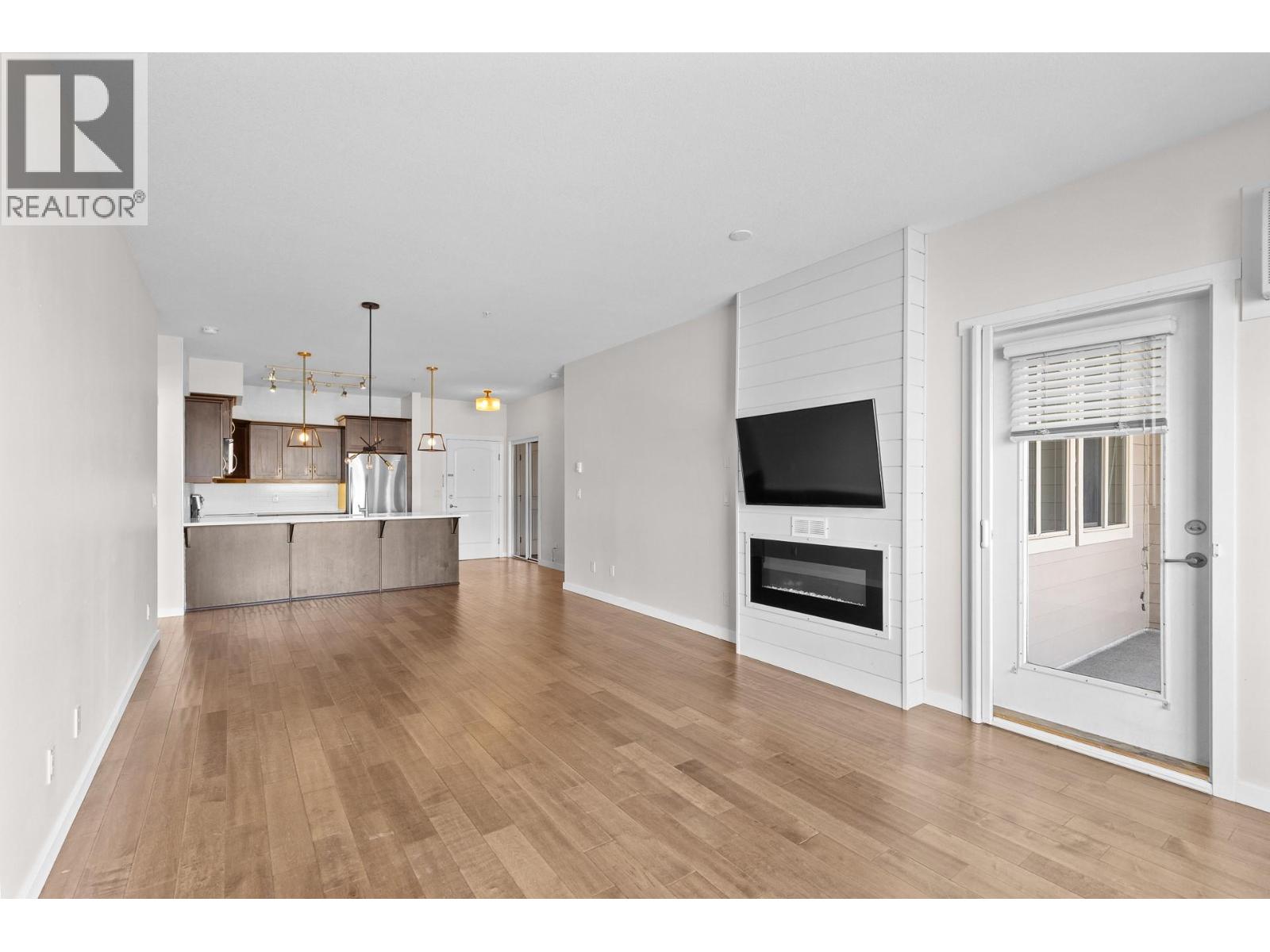 Picture for Unit #302, 3735 Casorso  Road