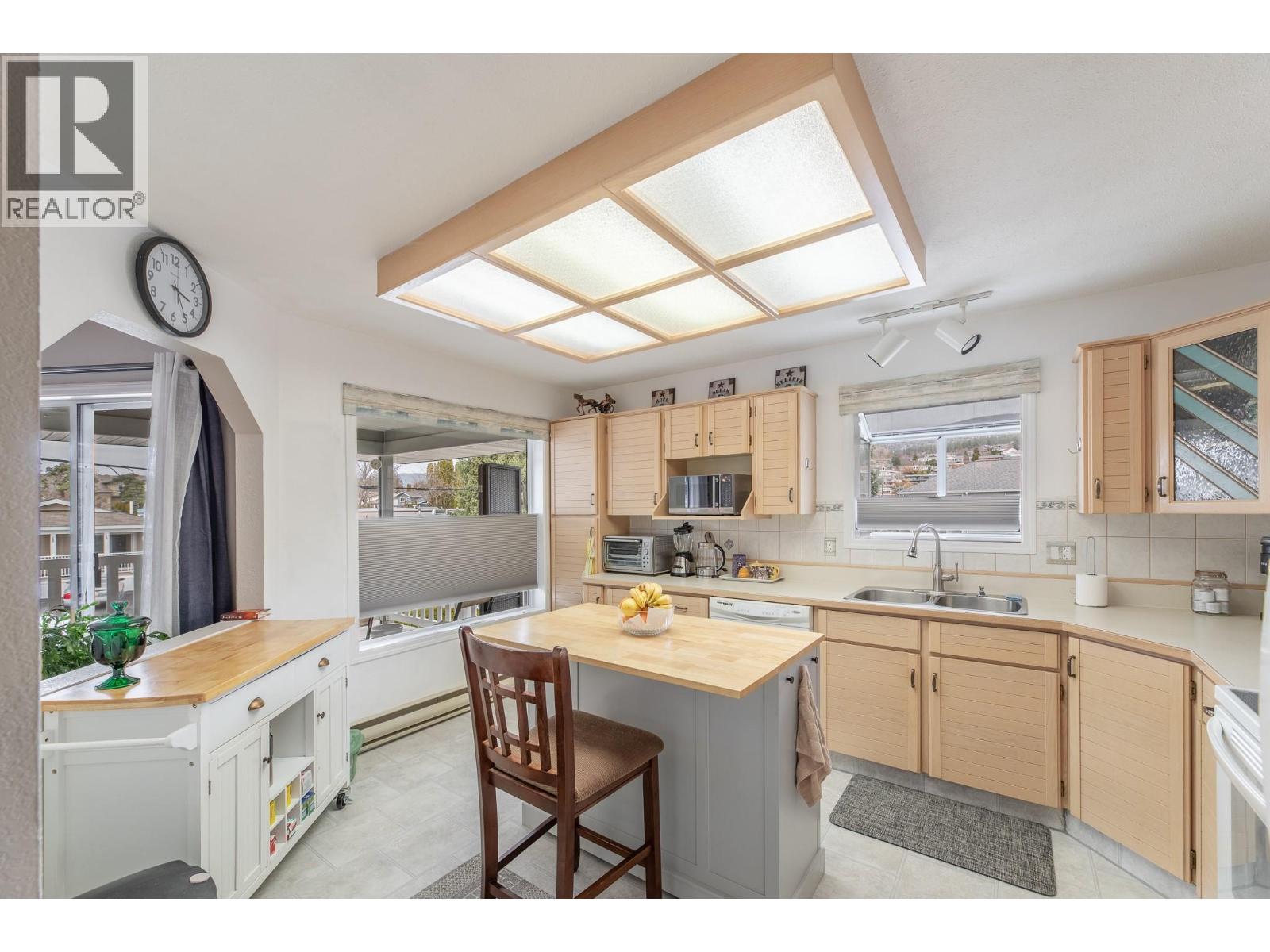 Picture for Unit #202, 62 DAUPHIN  Avenue