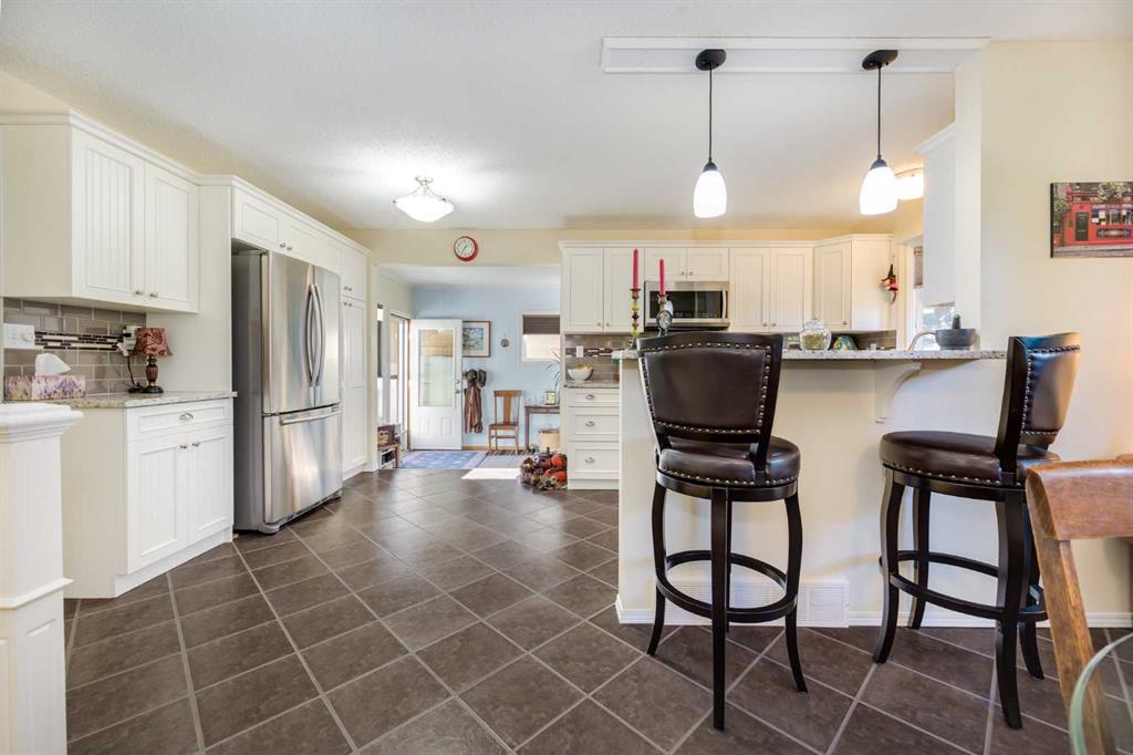 Picture for 55 Mclevin Crescent  https://www.cirrealty.ca/reb/cara/0/A2264820_12.jpg