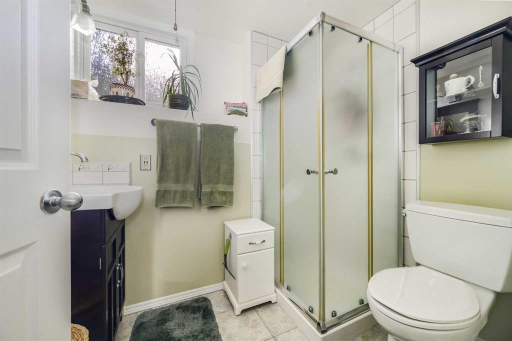 Picture for 55 Mclevin Crescent  https://www.cirrealty.ca/reb/cara/0/A2264820_27.jpg