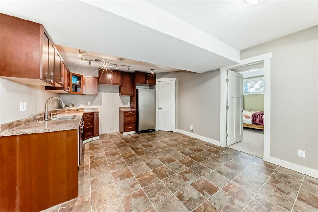 Picture for 35 Aspen Heights Way   https://www.cirrealty.ca/reb/cara/0/A2266660_40.jpg