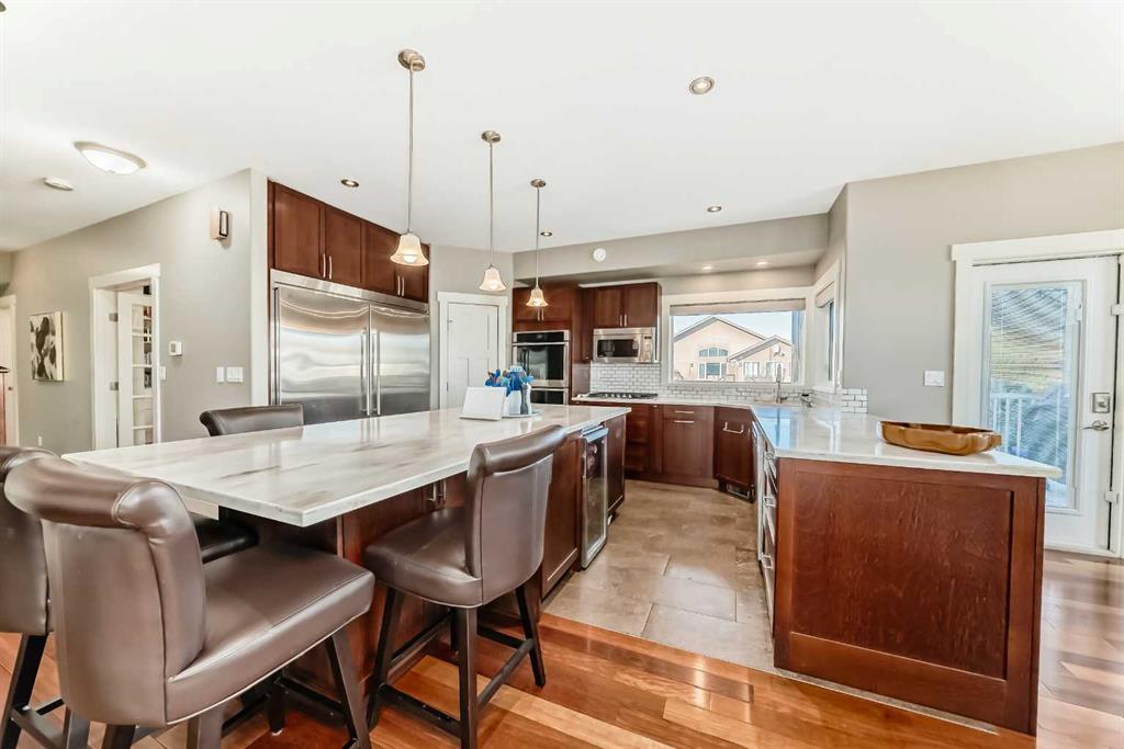 Picture for 35 Aspen Heights Way   https://www.cirrealty.ca/reb/cara/0/A2266660_6.jpg