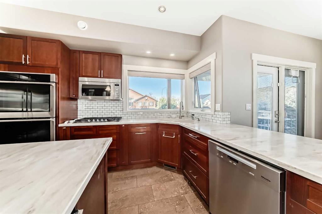 Picture for 35 Aspen Heights Way   https://www.cirrealty.ca/reb/cara/0/A2266660_9.jpg