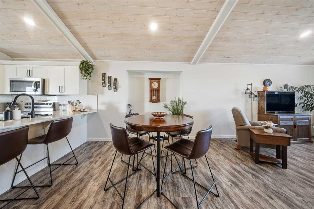 Picture for 69 Mackenzie Avenue  https://www.cirrealty.ca/reb/cara/0/A2267310_11.jpg