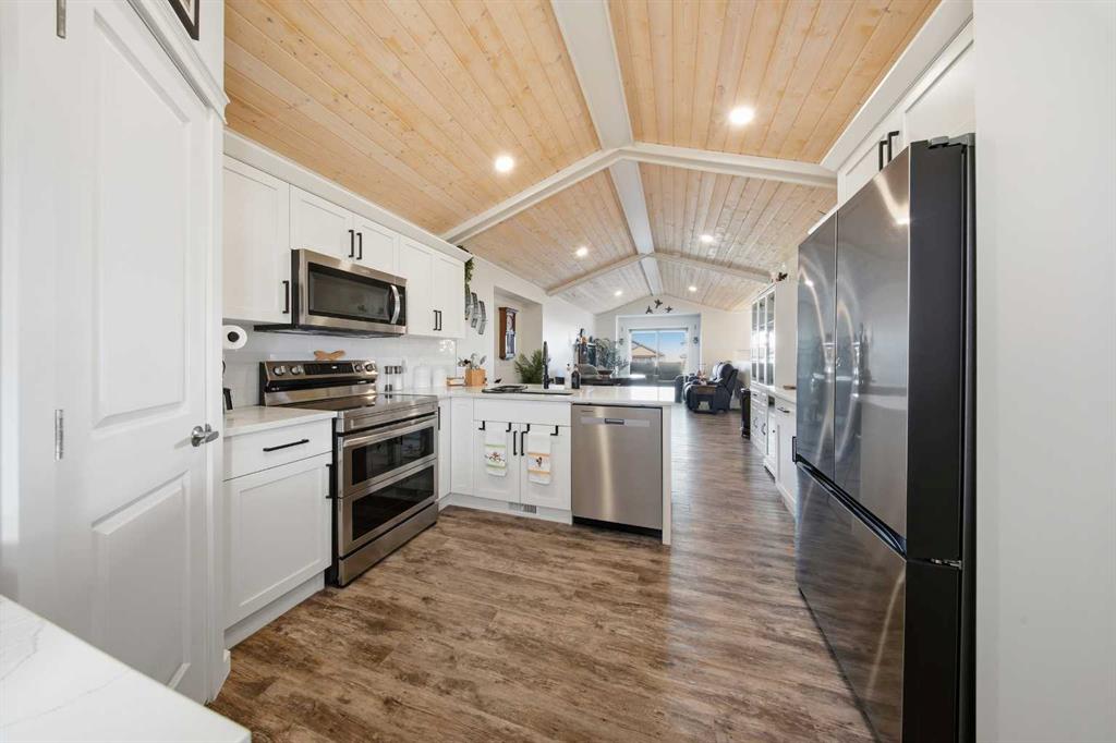 Picture for 69 Mackenzie Avenue  https://www.cirrealty.ca/reb/cara/0/A2267310_12.jpg