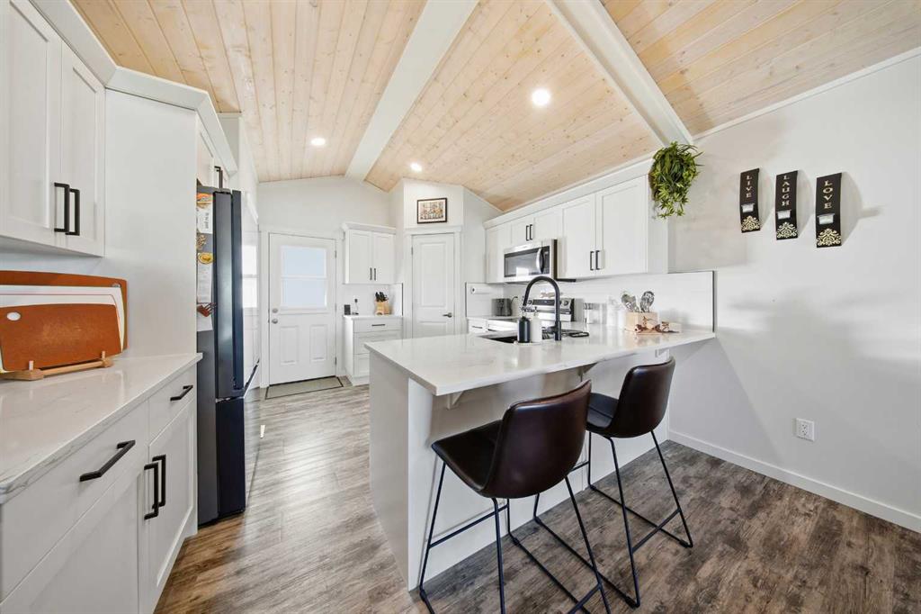 Picture for 69 Mackenzie Avenue  https://www.cirrealty.ca/reb/cara/0/A2267310_13.jpg