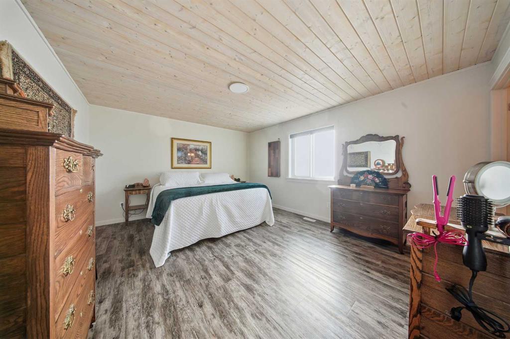 Picture for 69 Mackenzie Avenue  https://www.cirrealty.ca/reb/cara/0/A2267310_15.jpg