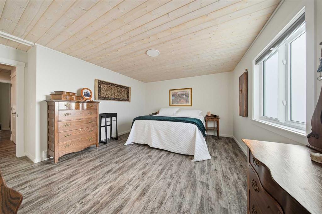 Picture for 69 Mackenzie Avenue  https://www.cirrealty.ca/reb/cara/0/A2267310_18.jpg