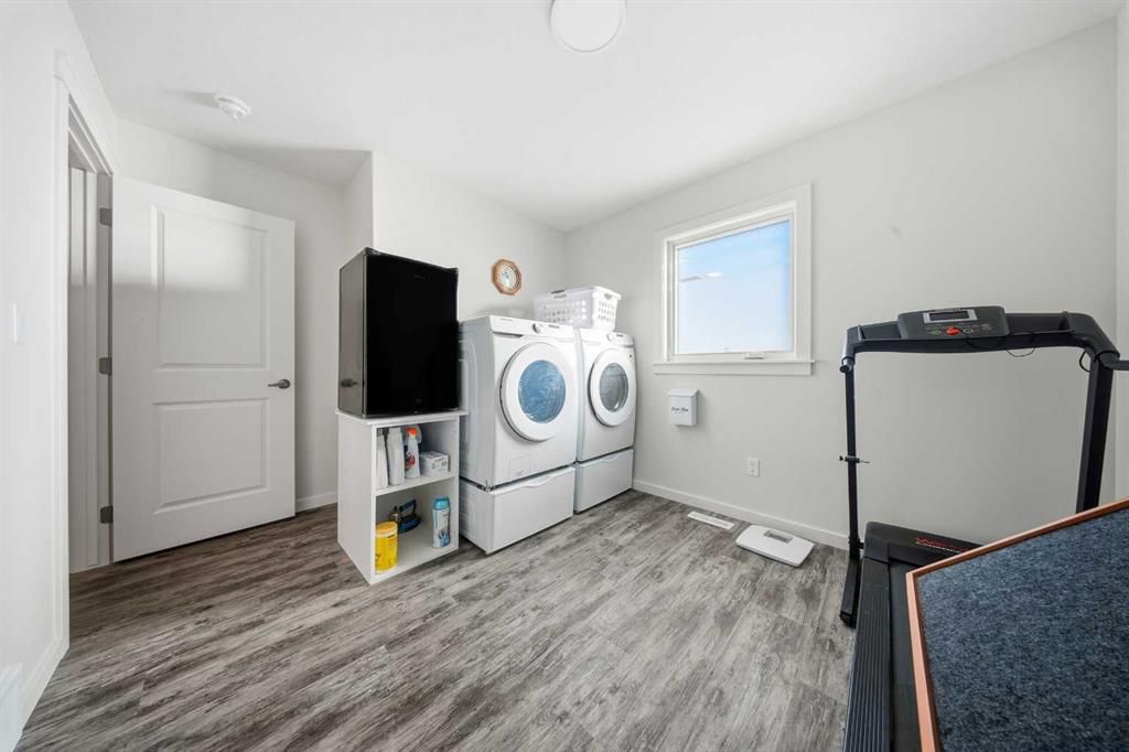 Picture for 69 Mackenzie Avenue  https://www.cirrealty.ca/reb/cara/0/A2267310_19.jpg