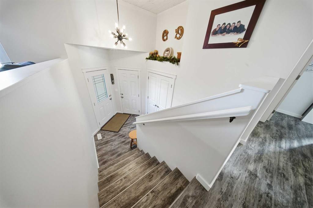 Picture for 69 Mackenzie Avenue  https://www.cirrealty.ca/reb/cara/0/A2267310_20.jpg