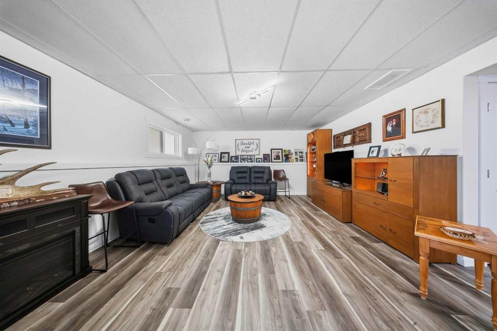 Picture for 69 Mackenzie Avenue  https://www.cirrealty.ca/reb/cara/0/A2267310_25.jpg